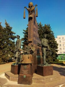 Памятник Агапкину и Шатрову в Тамбове