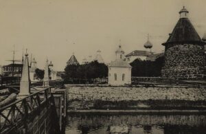 Вид на Соловецкий монастырь
