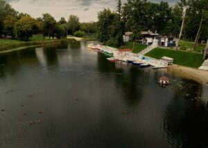 Лодки на реке в парке «Боева дача»
